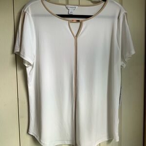 New with tags Liz Claiborne Cold shoulder short sleeved blouse!